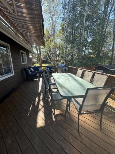 Windermere House | Cozy lakeside Cottage on 3 Mile Lake with Wifi