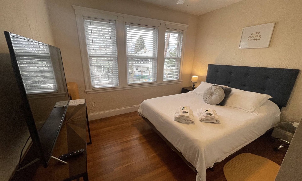 South Medford House | Cozy Large House close to TUFTS/Harvard/MIT 4BR