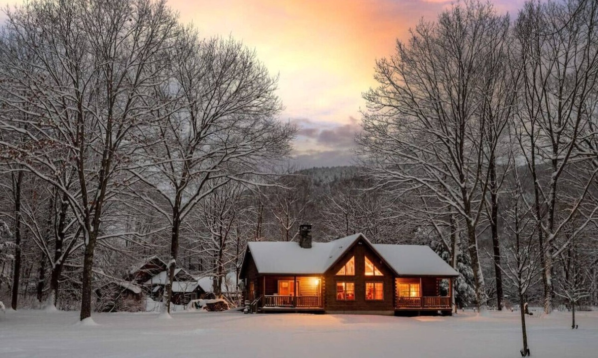 Townshend Cabin | Cozy Log Cabin on the River | Fireplace | Loft