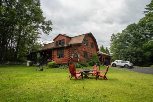 Northfield House | Cozy Log Cabin- W Fireplace