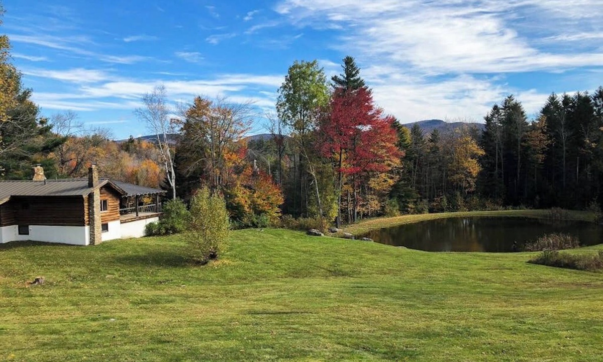 Weston Cabin | Cozy log cabin w/wood-burning fireplace, balcony, close to recreation, pond