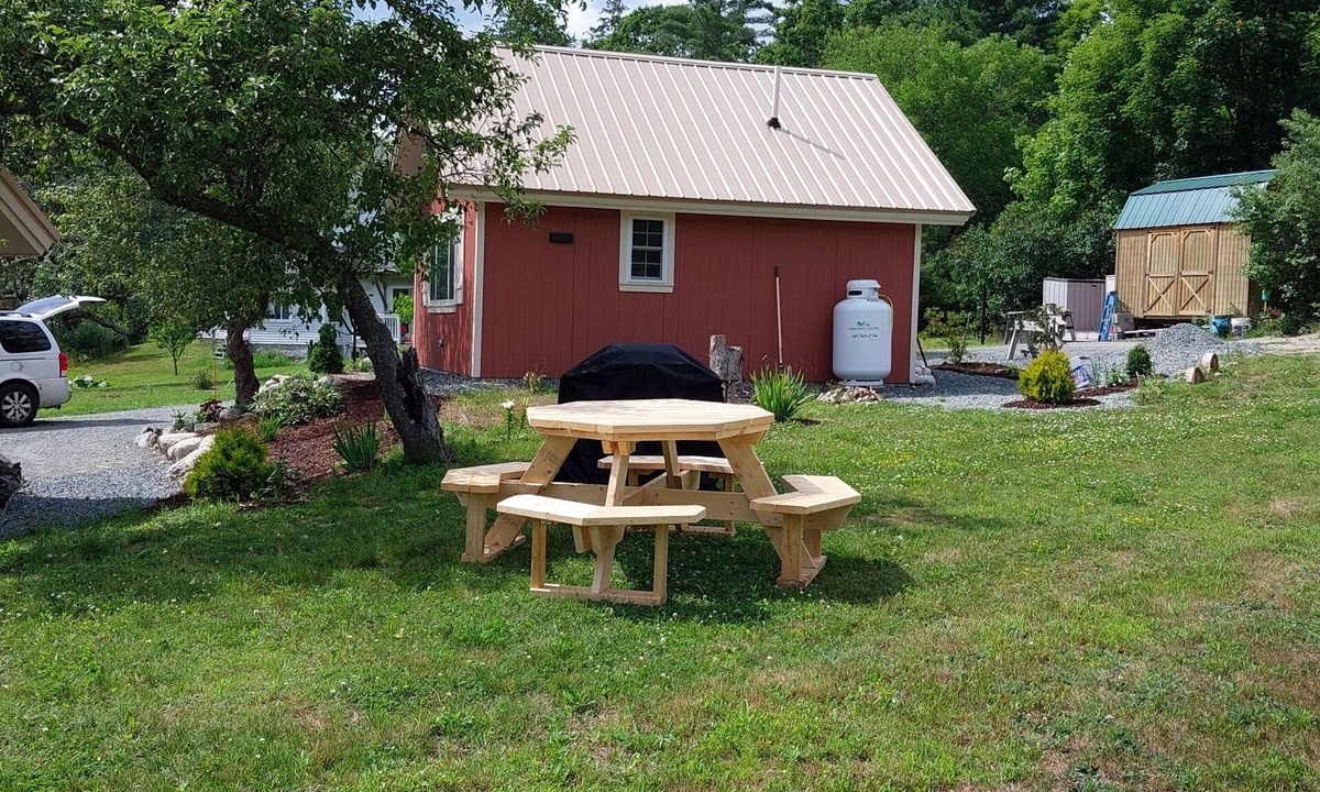 Franklin Cabin | COZY Maine cabin 1-bedroom +sl loft cabin with WiFi and TV in Apple Orchard