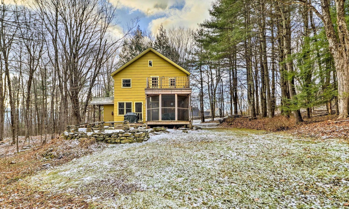 Monterey House | Cozy Monterey Home w/Porch: Walk to Lake Garfield