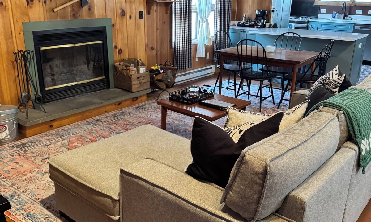 Edgewood Cabin | Cozy Mountain Cabin near Hiking and Fishing, 10 minutes to Hunter Mountain