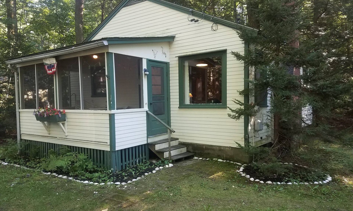 Ocean Park House | Cozy Ocean Park Cottage in the Pines easy walk to Beach