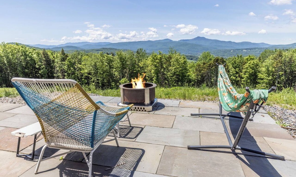 Moscow Apartment | Cozy & Private Mountain Stay w/Breathtaking 180° Views