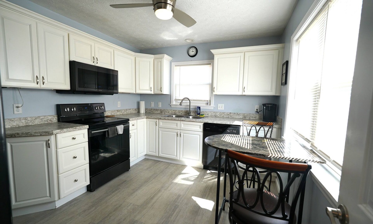 Elyria House | Cozy Ranch Retreat