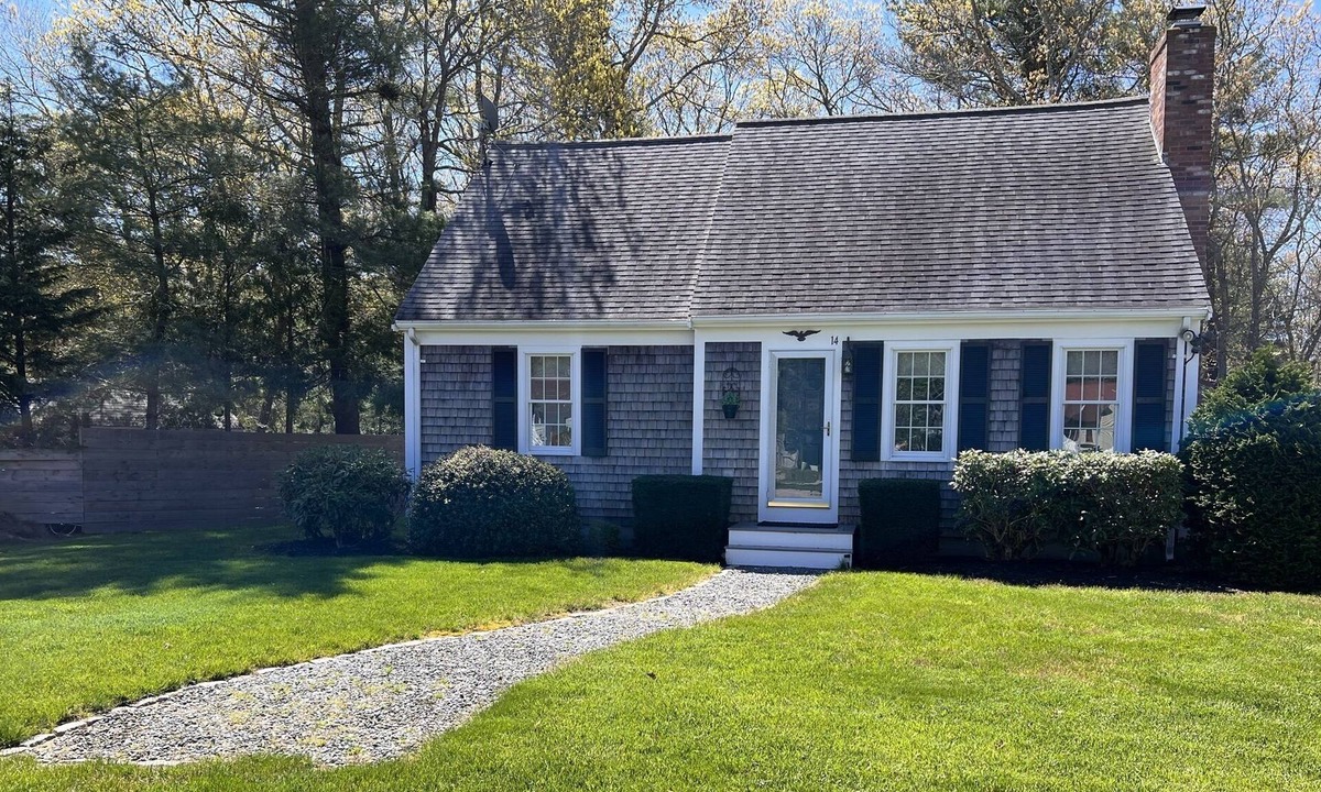 East Falmouth House | Cozy Renovated Home, Fire Pit, Kayak Launch And More!