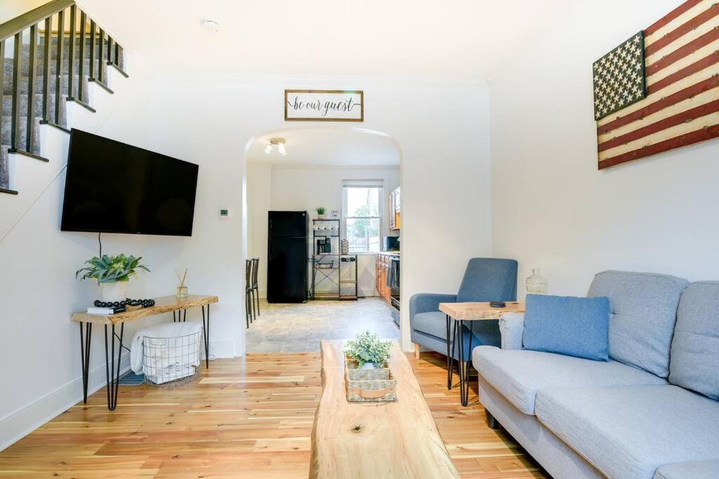 Lancaster Apartment | Cozy Retreat in Downtown Lancaster with Backyard Patio