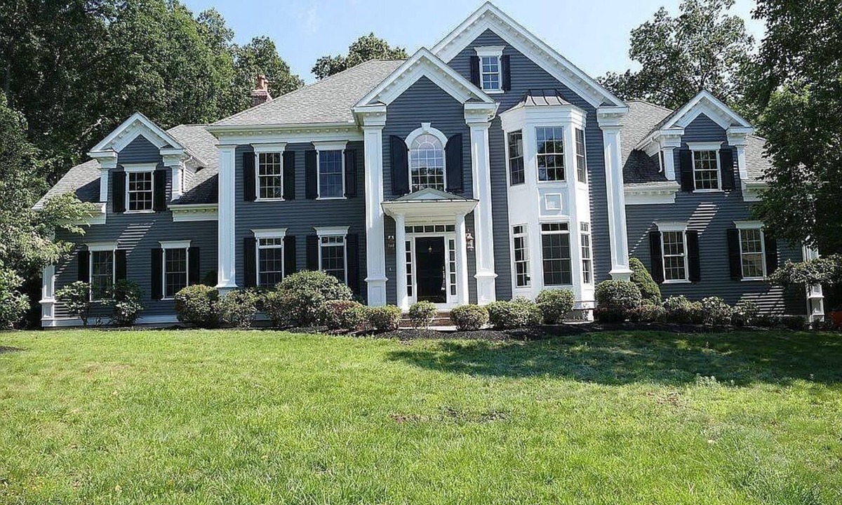 Avon House | Cozy Romantic Single Family Home - 5 mins from a State Park