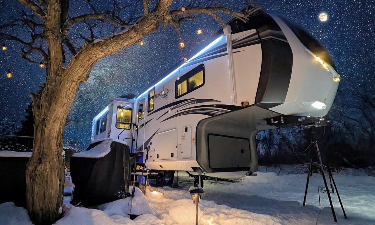 Mississippi Mills House | Cozy Spa RV Pool Hot Tub Backyard Ottawa