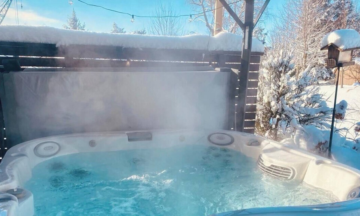 Drayton House | Cozy,spacious,family friendly private bungalow with hot tub