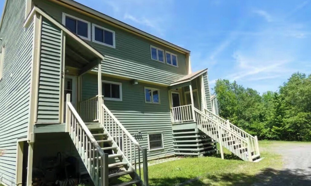 West Dover Ski Chalet | Cozy & Spacious Ski Condo 1 mile from Mount Snow VT