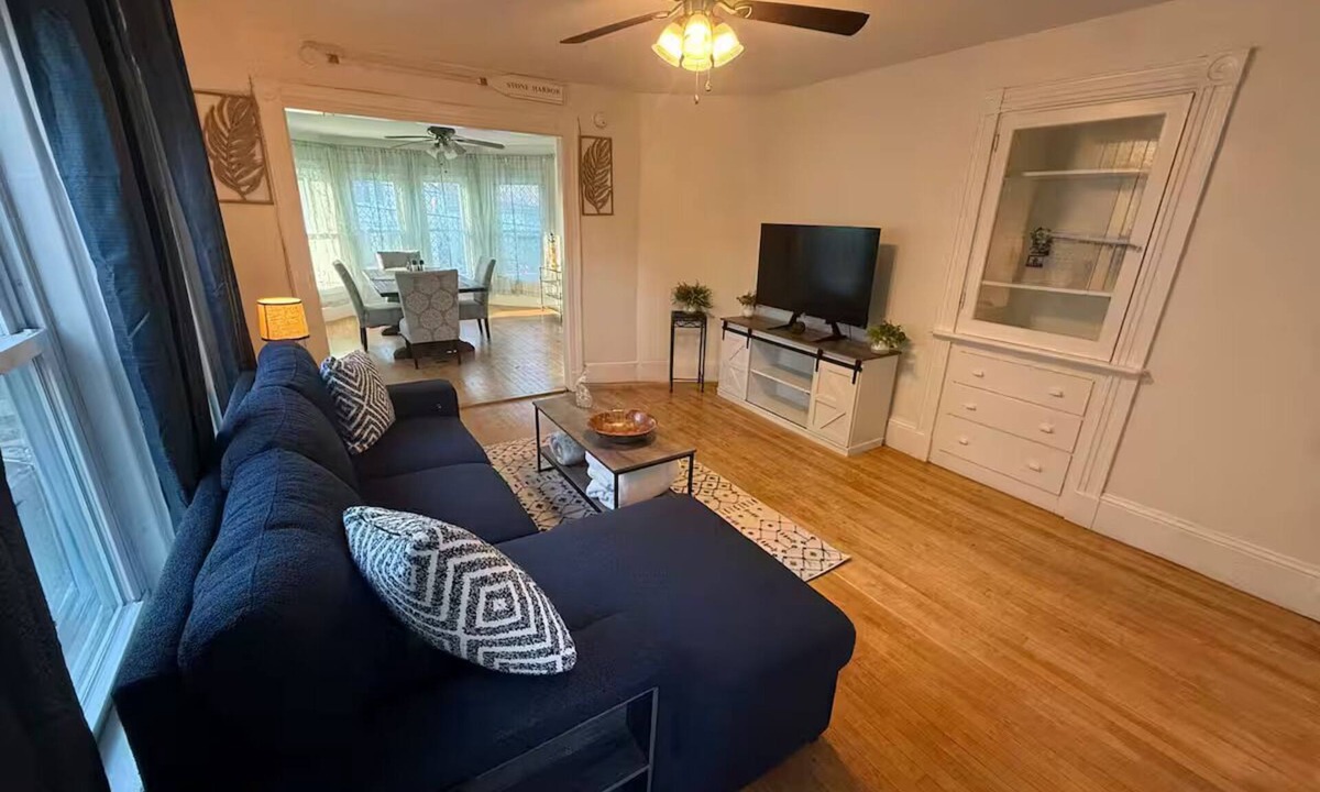 Bangor Apartment | Cozy, Sunny, Costal 2BR Near Downtown
