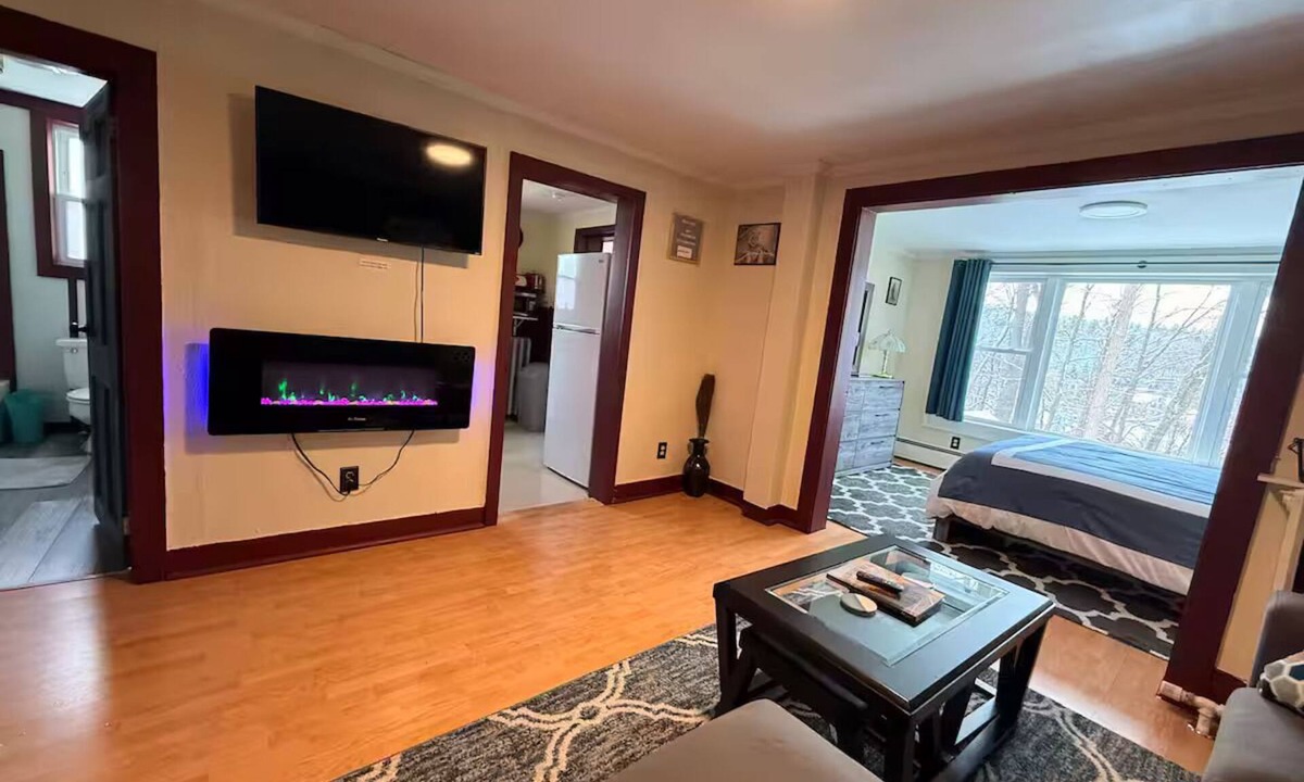 Saranac Lake Apartment | Cozy Woodsview Getaway – Walk to Town
