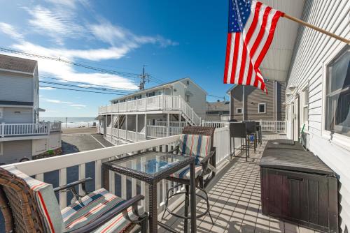 York Beach Apartment | Cozy York Studio w/Ocean View, Steps to Beach!
