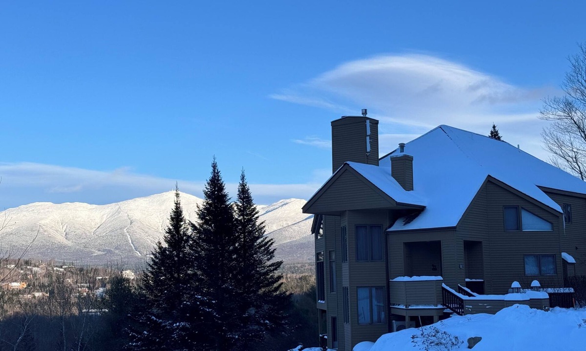 Bretton Woods Villa | Cr11 C11 Top Rated Townhome Great Views Fireplaces Wifi AC Short Walk to Slopes Pool gym Passes