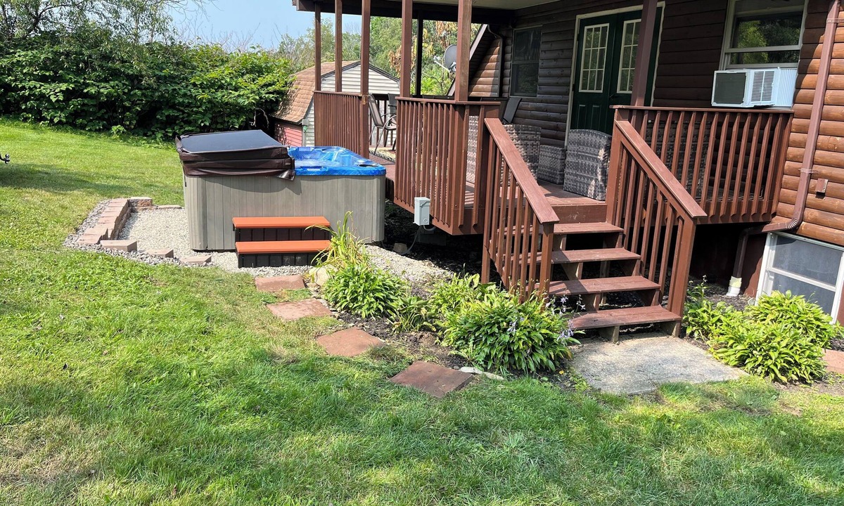Corning Cabin | Creekside Cabin - Watkins Glen, Corning, Finger Lakes with Hot Tub