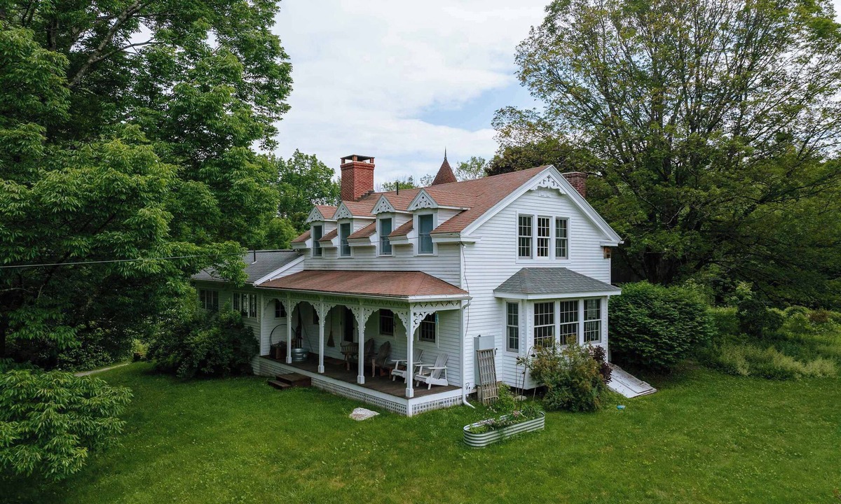 West Stockbridge House | Crossbridge Main House - Vintage Charm & Unique Character