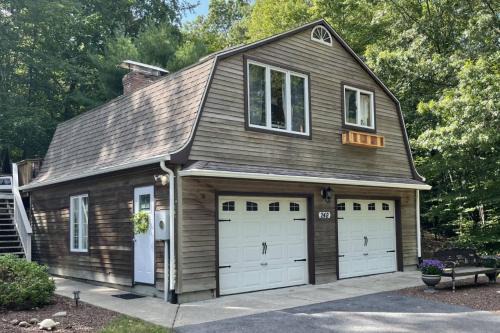 Seymour House | Crown Carriage House