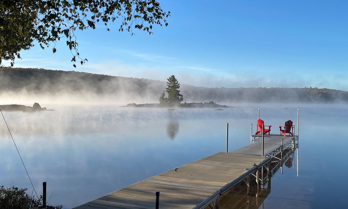 Machar Cottage | Crystal Haven Lake House: 2.5-bedroom waterfront retreat on Eagle Lake