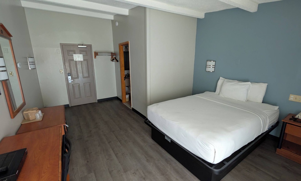Neptune City Hotel | Crystal Inn Neptune