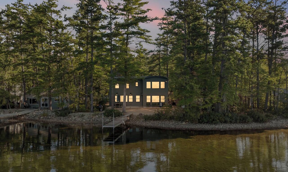 Shapleigh House | Custom 3 Bedroom Home on Square Pond