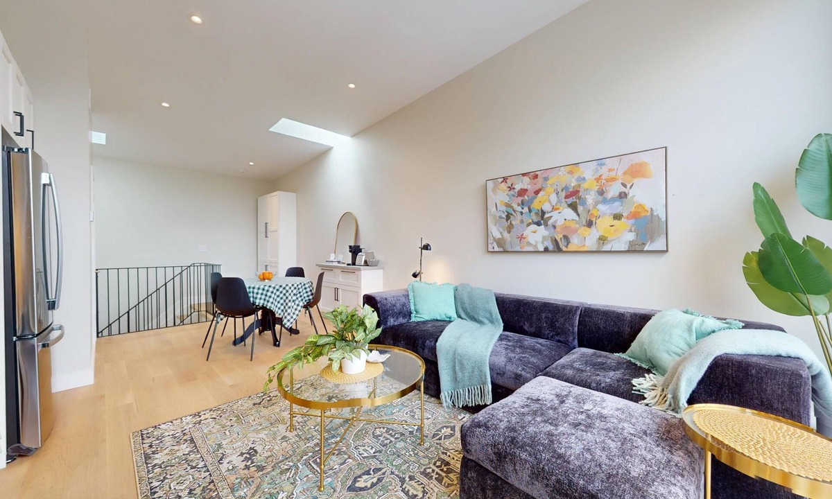 Leslieville House | Custom Luxury Townhome on Eastern Avenue [10 minutes to Downtown Toronto]