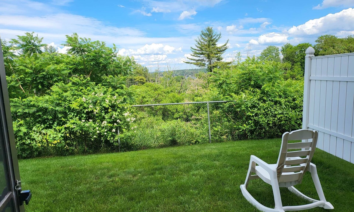 Weirs Beach House | Cute 2 Bdrm Condo walking distance to Weirs Beach