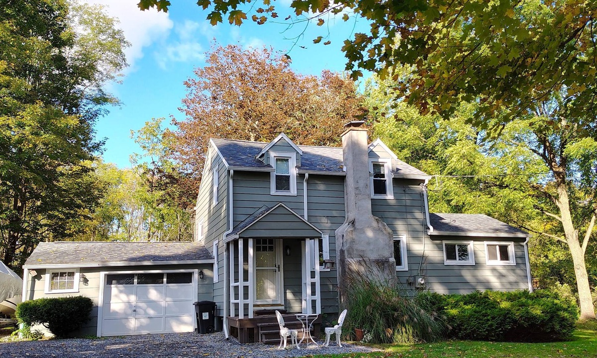 Jacksonville House | Cute 2-bedroom farmhouse in Trumansburg with WiFi