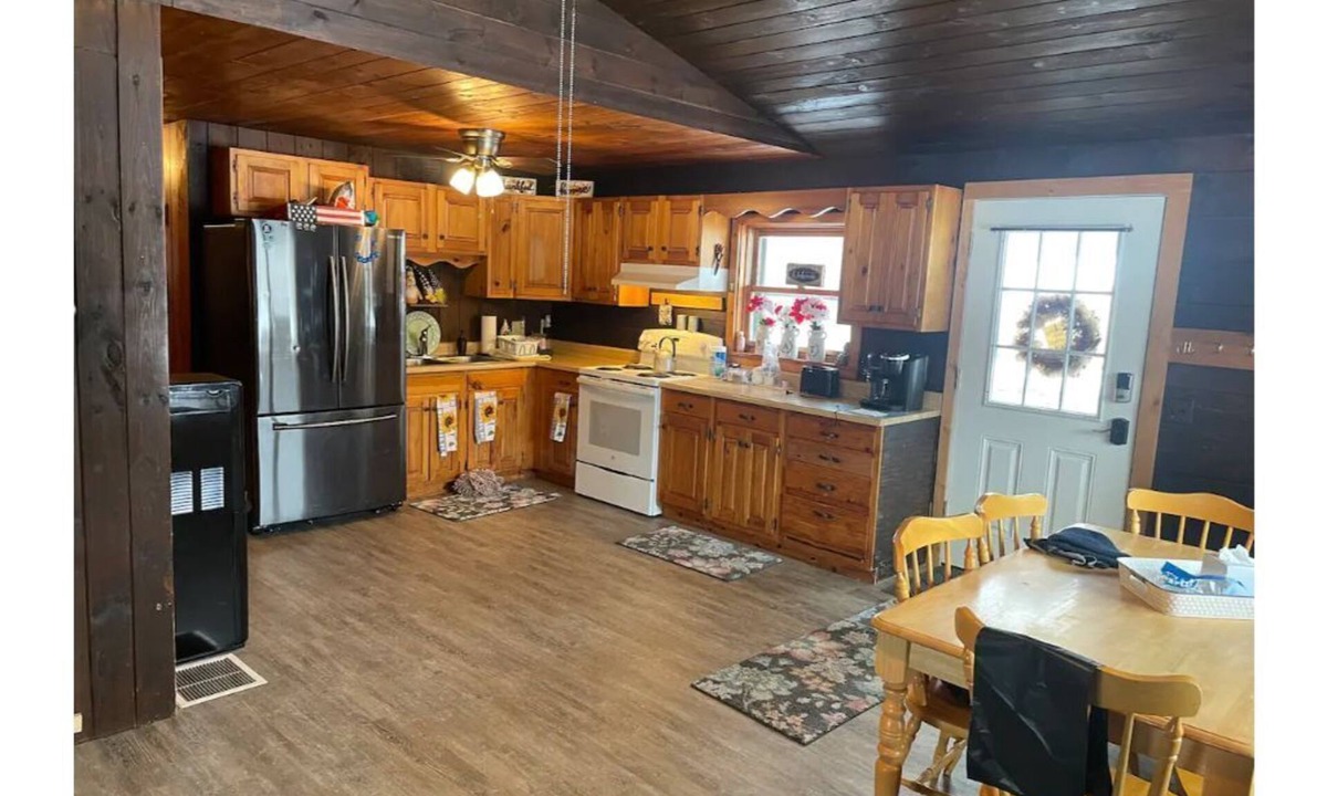 Jay Cabin | Cute 3 bedroom cabin with view of jay peak