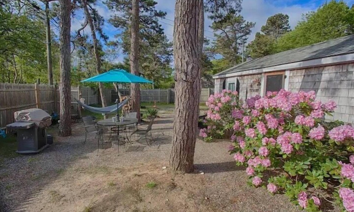 West Yarmouth Condo | Cute Cape Cottage with outdoor shower