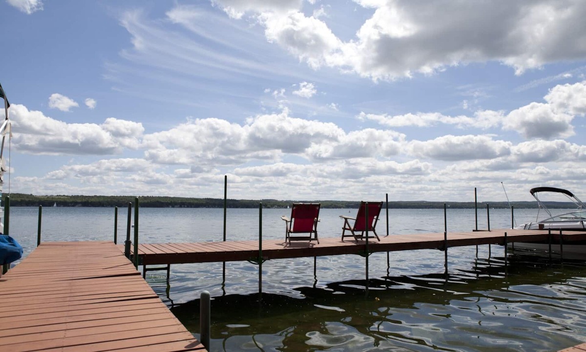 Canandaigua House | Dad's Cottage ★ Private waterfront plus 3 King suites★