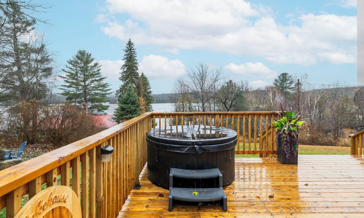Denbigh House | Dahlia’s Waterfront Cottage in Denbigh