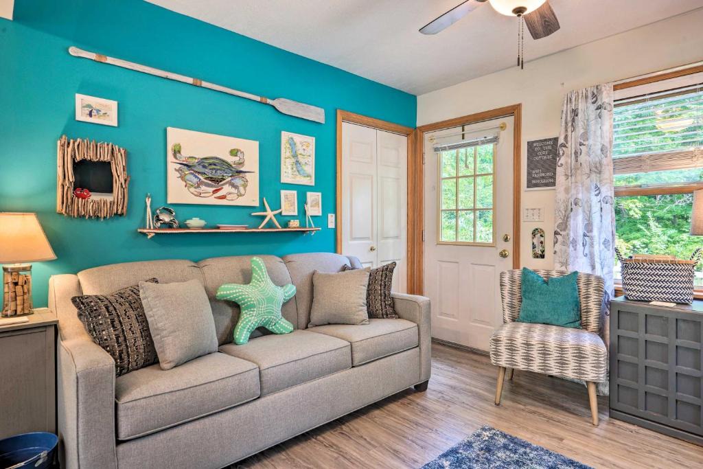 North East House | Darling Cottage ~ 1 Mi to Lake Erie Beach!