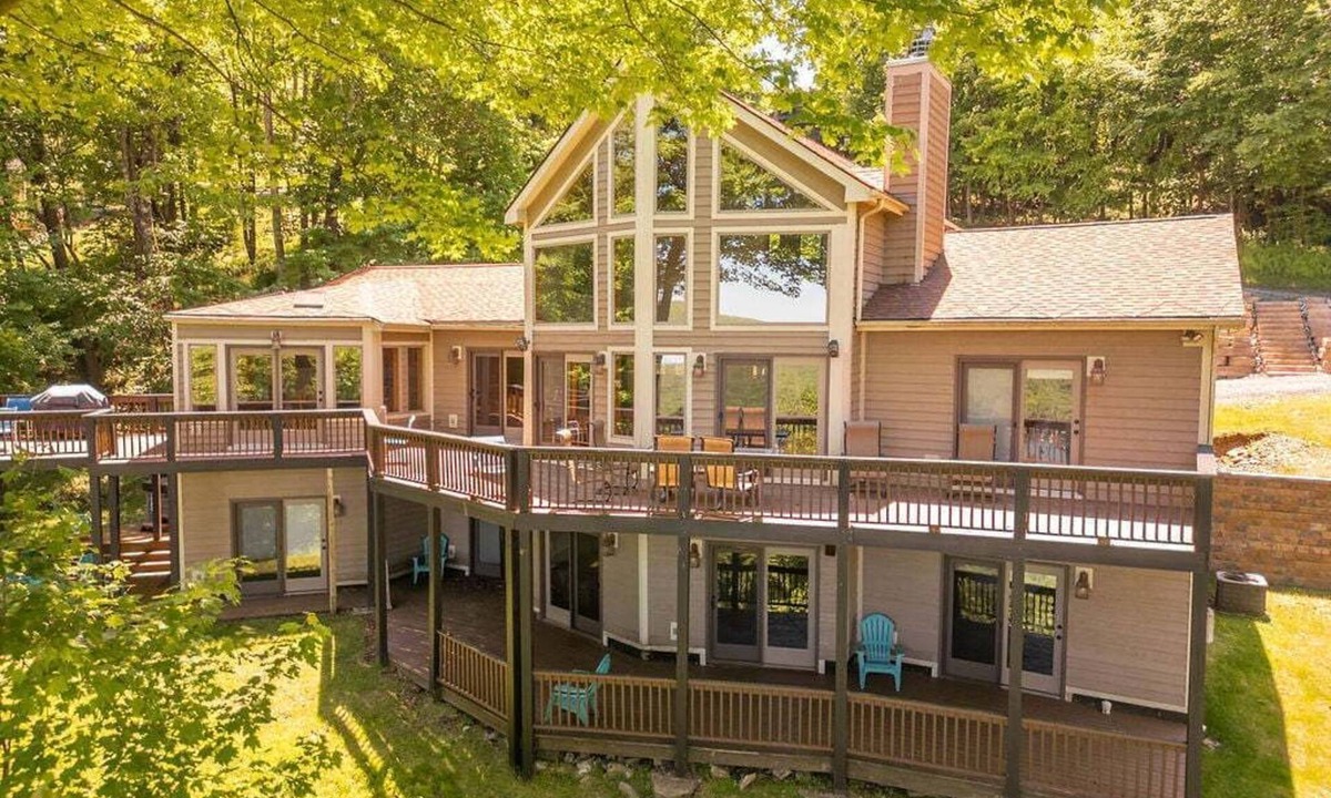 Mountainside House | Deep Creek Retreat | 5BR + Hot Tub + Game Room