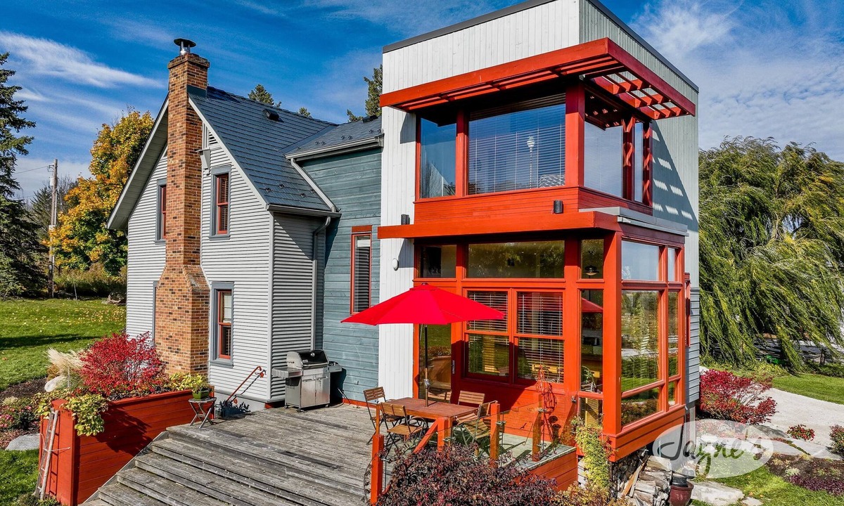 Creemore House | Delightful 4 bedroom 3 bath renovated farmhouse near Creemore