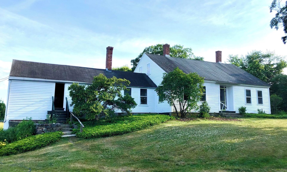 Lyndeborough House | Delightful Classic Farmhouse With Gorgeous Views