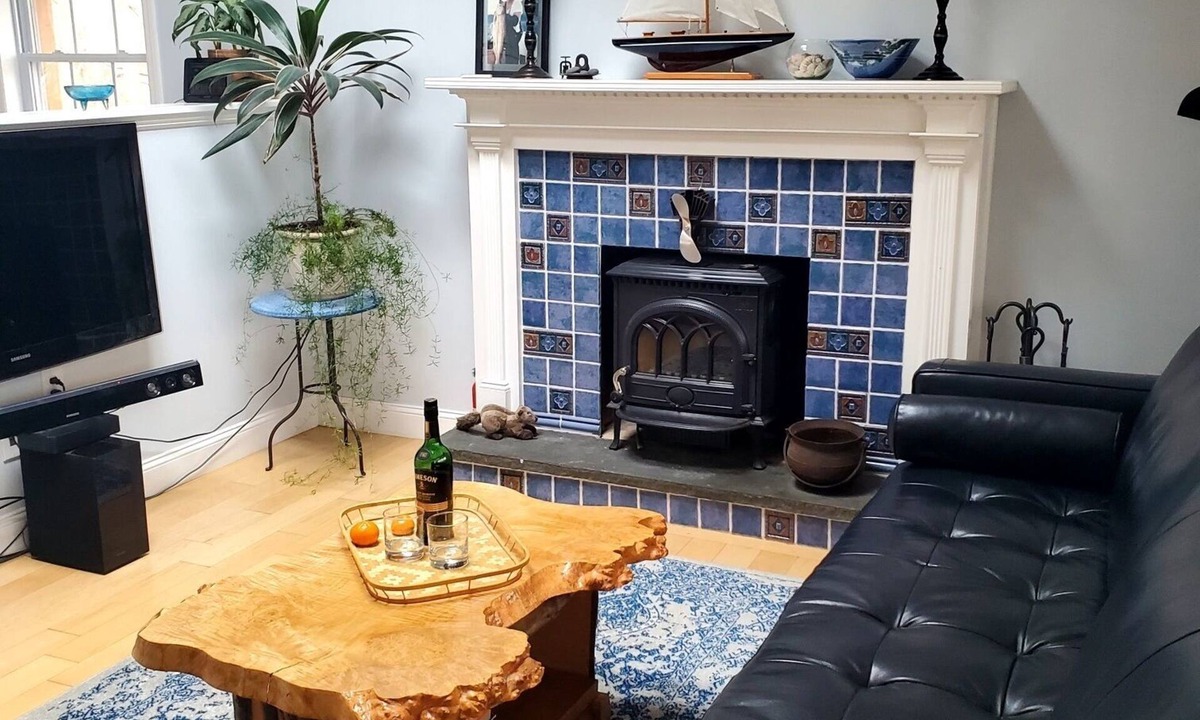 Niantic Cottage | Delightful Getaway Cottage in Giants Neck Heights Beach Community
