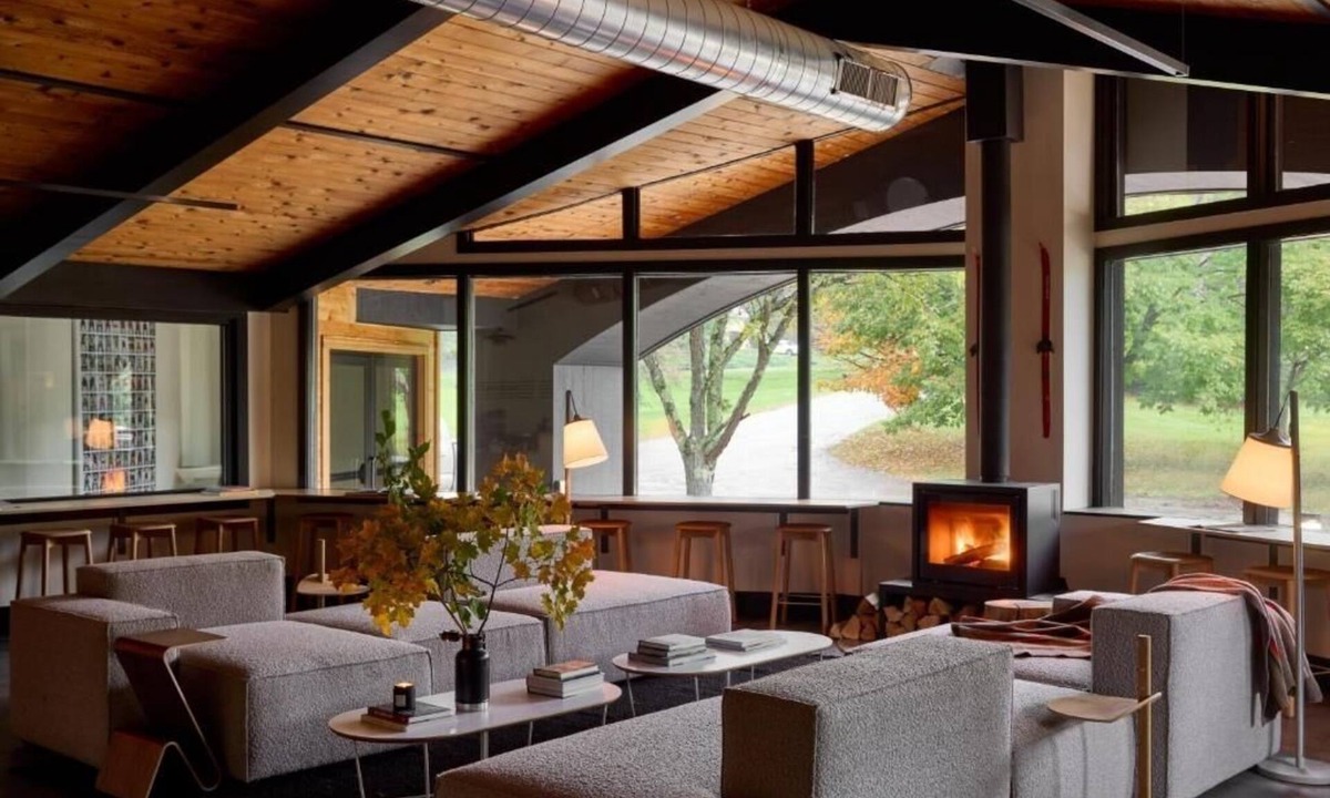 Stowe Area Hotel | Deluxe King | Tälta Lodge, a Bluebird by Lark | with Bike Rentals & Free Coffee