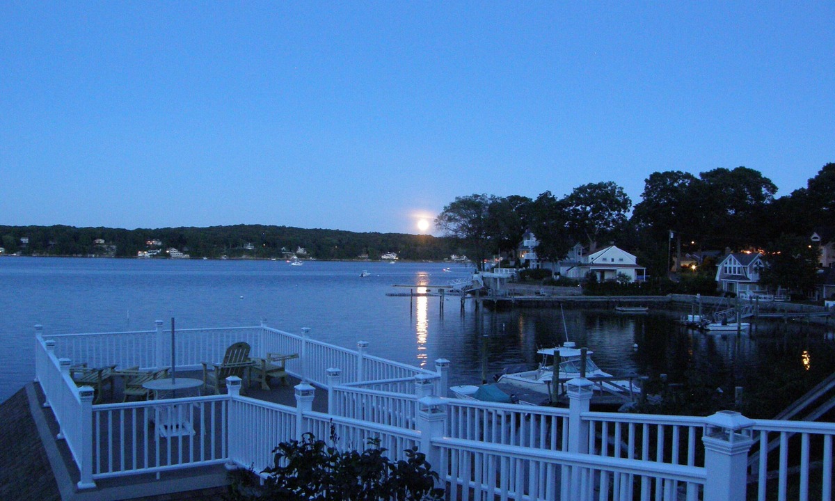 Niantic House | Direct waterfront vacation rental, family friendly, pets allowed