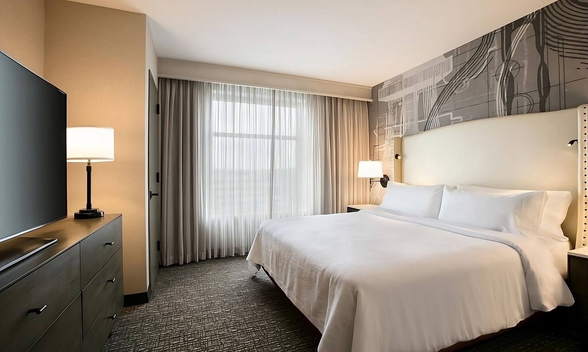 Berkeley Heights Hotel | Discover Relaxation and Joy! Free Breakfast, Indoor Pool, Pets Allowed!
