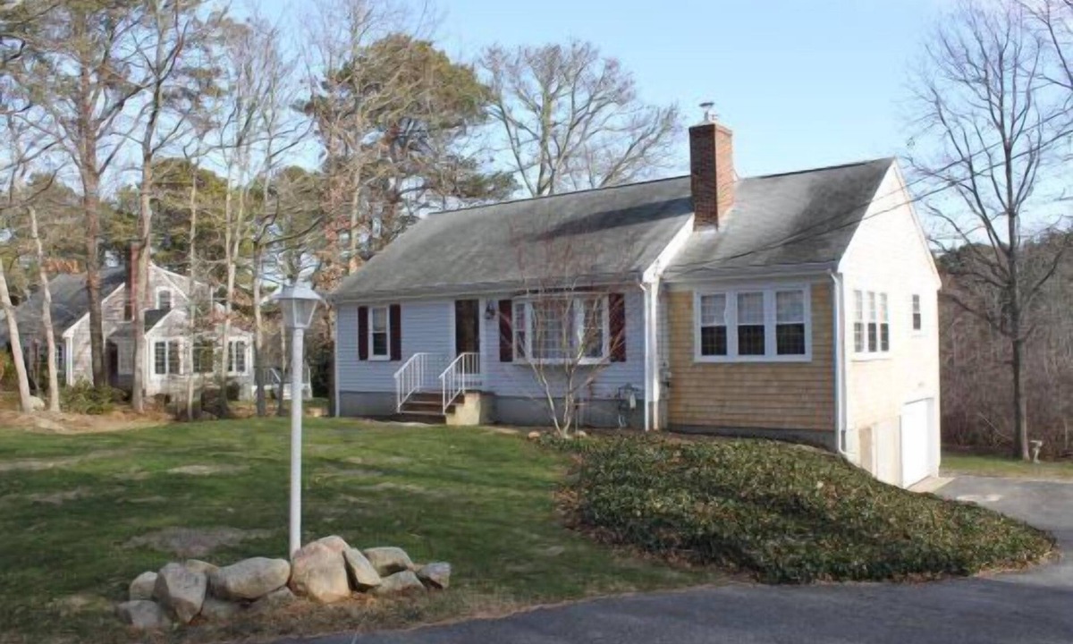 Dennis House | DMASS-Walk to Dennis Village