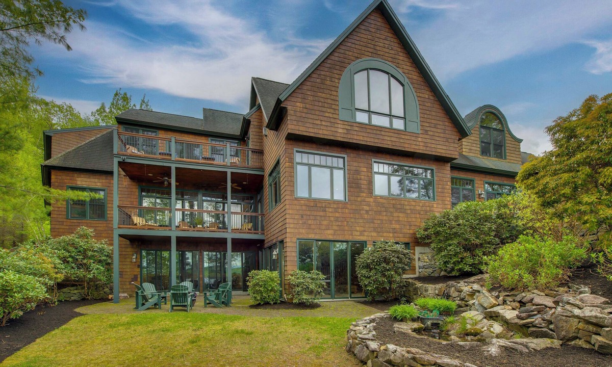 Alton Bay House | Dock & Theater Room: Lakefront Alton Bay Retreat!