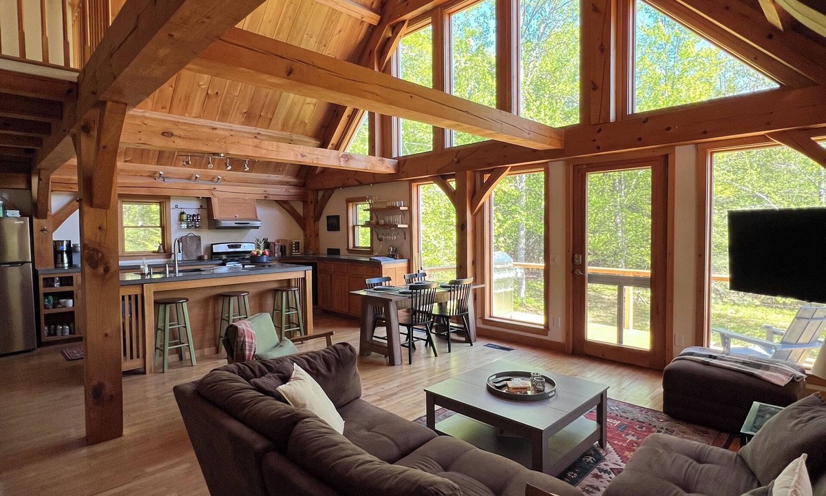 Brownfield House | Dog friendly cabin on private wooded lot