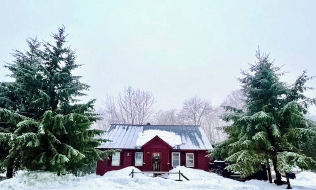 Mount Holly House | Dog-friendly getaway with mountain views, games, & deck - near skiing & trails