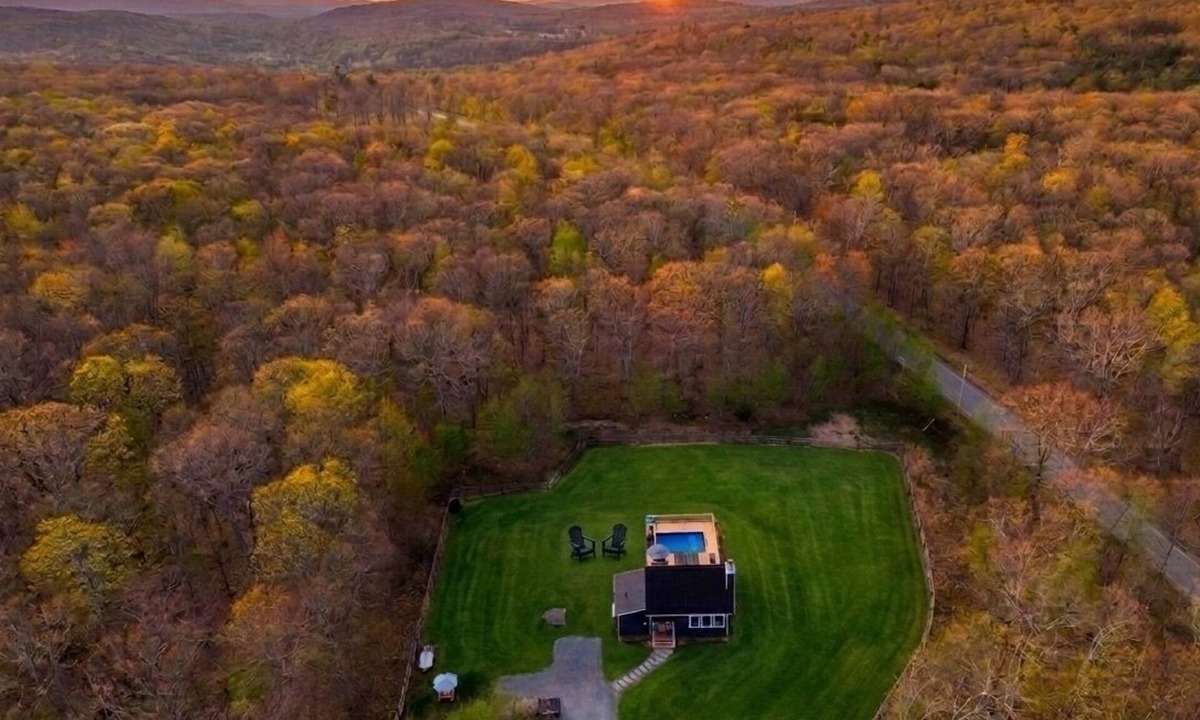 Narrowsburg House | Dog friendly home, fully fenced acre with heated hot tub & pool! No pet fees!