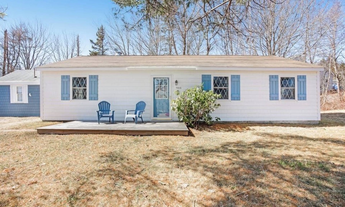 Seal Cove Cabin | Dog-friendly home in great locale close to the ocean with yard, streaming, W/D