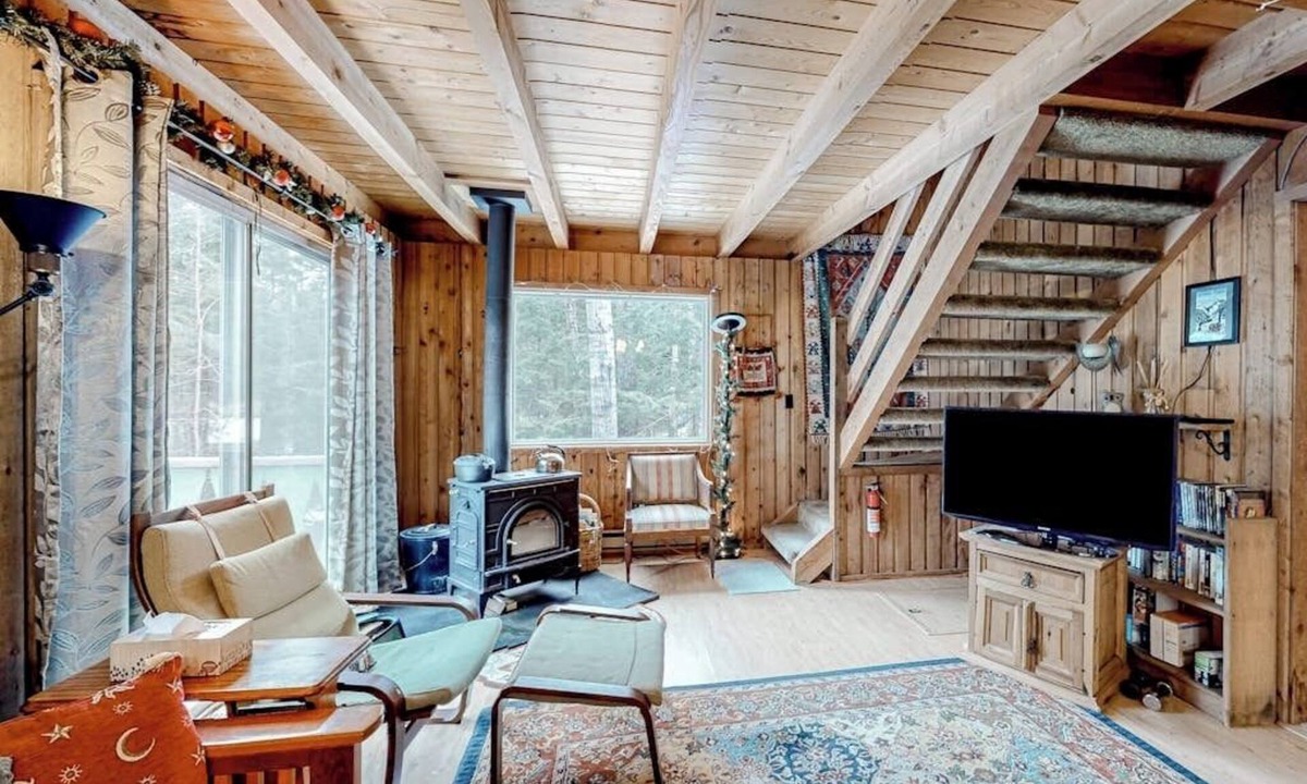 Wilmington House | Dog-friendly home with woodstove & W/D - next to golf course and near skiing