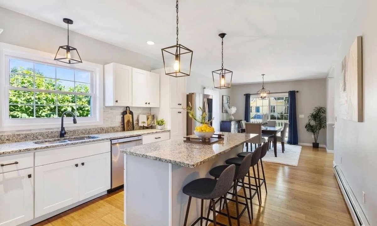 Knightville House | Dog Friendly Retreat by the Sea